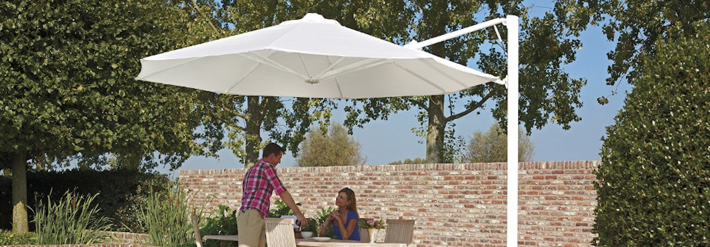Prostor’s rotation P7 parasol with dimmable remote control LED lights is great for hotel sunbeds