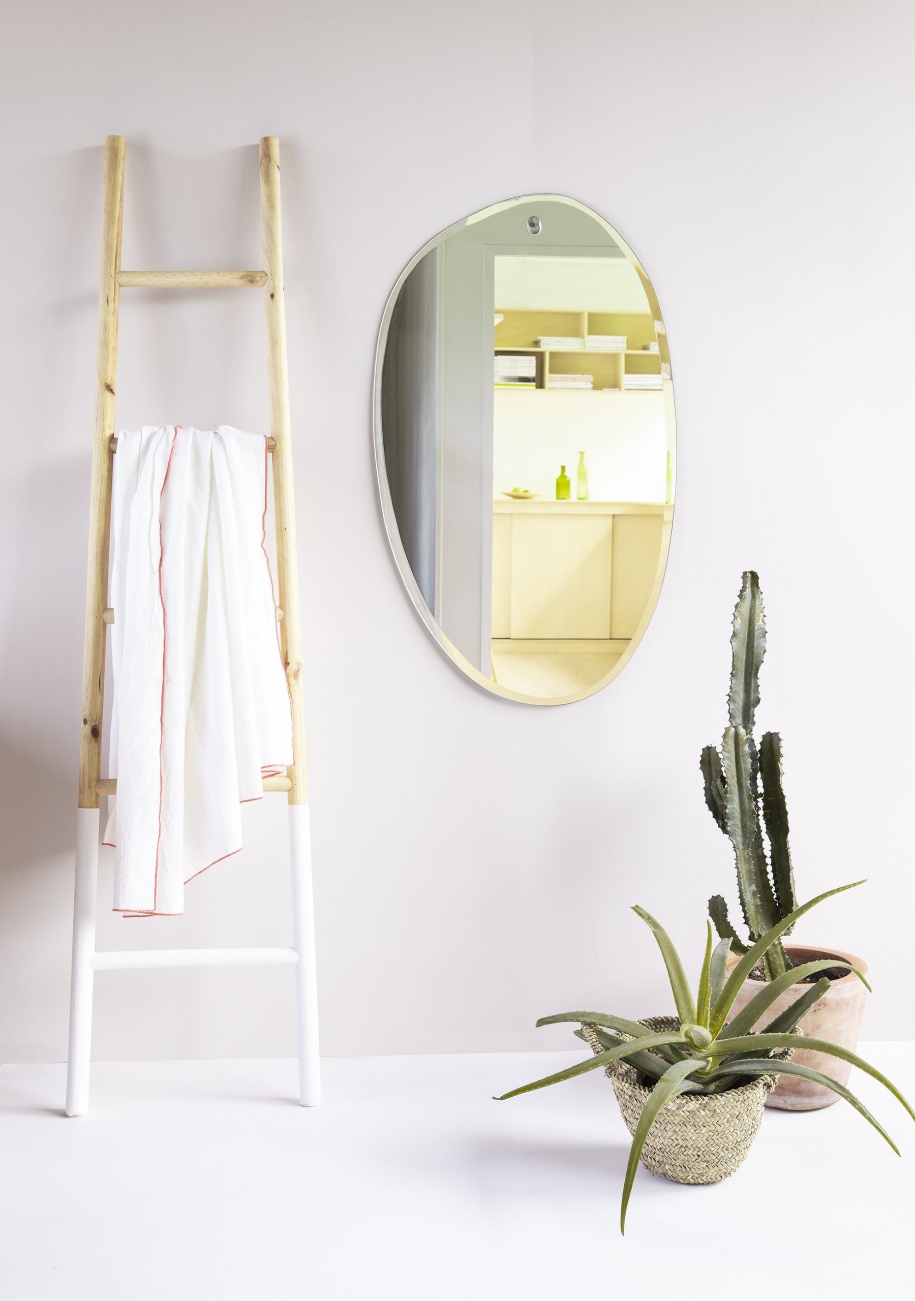 Handcrafted mirrors for Hotels